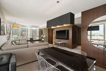 هتل Ramada Encore By Wyndham Izmir