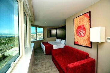 هتل Ramada Encore By Wyndham Izmir