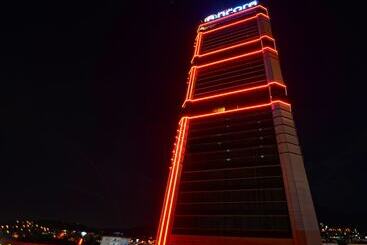 هتل Ramada Encore By Wyndham Izmir