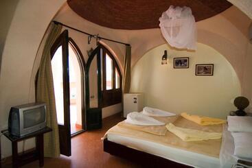 فندق Umbi Sharks Bay Diving Village