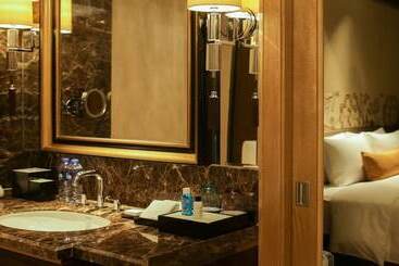 هتل Wanda Realm Ningde