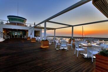 هتل Yacht Club Marina Di Loano