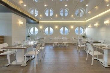 هتل Yacht Club Marina Di Loano