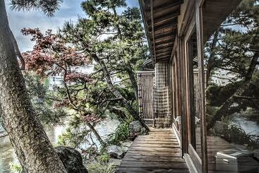 K S House Ito Onsen  Historical Ryokan Hostel