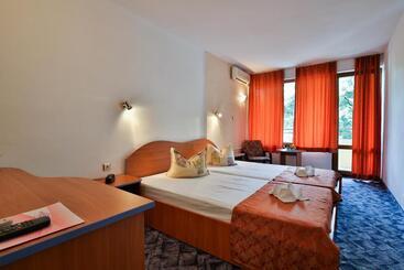Kamchia Park Hotel   All Inclusive & Free Parking