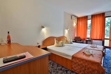 Kamchia Park Hotel   All Inclusive & Free Parking
