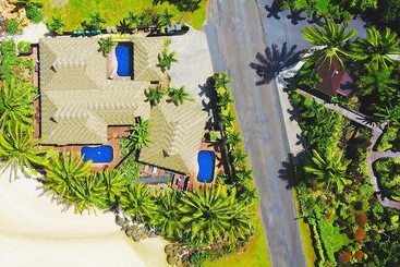 استراحتگاه Sea Change Villas