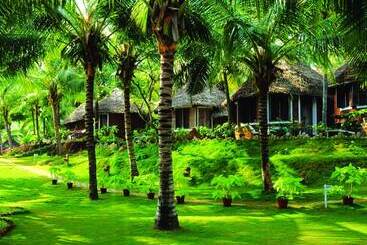 استراحتگاه Soma Manaltheeram Ayurveda Beachvillage