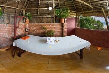 استراحتگاه Soma Manaltheeram Ayurveda Beachvillage