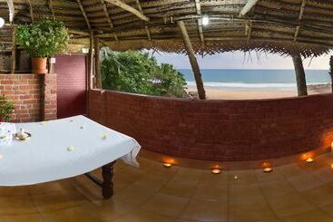 استراحتگاه Soma Manaltheeram Ayurveda Beachvillage
