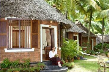 استراحتگاه Soma Manaltheeram Ayurveda Beachvillage
