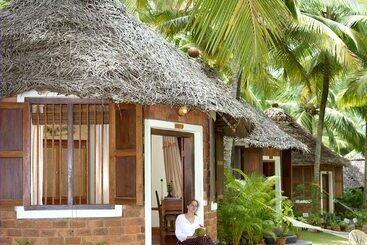 استراحتگاه Soma Manaltheeram Ayurveda Beachvillage