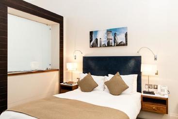 Master Cannon - London