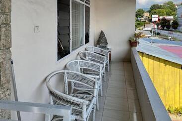 هتل Valencia Homestay Redpartner