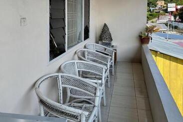 هتل Valencia Homestay Redpartner