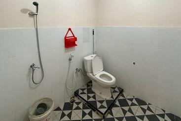 هتل Valencia Homestay Redpartner
