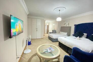 פנסיון Chic Guest House & Solar System Free From Load Shedding