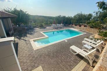 تختخواب و صبحانه Villa Antonia Con Piscina