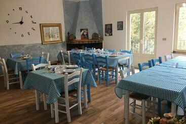 酒店 Azienda Agrituristica S Argalasi   B&b   Affittacamere Loc S Argalasi Austis
