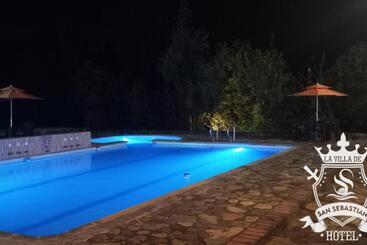 هتل La Villa De San Sebastian