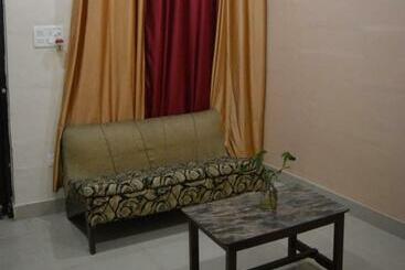 تختخواب و صبحانه Guleria Cottages