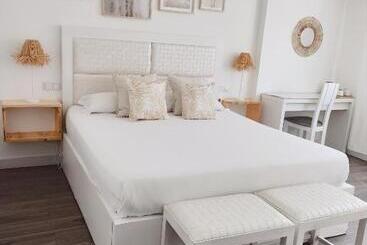 تختخواب و صبحانه Supertubos House Peniche