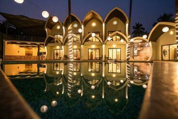 هتل Eleven Petals Resort
