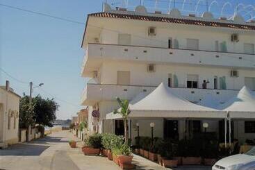 هتل Noto Marina E Spa