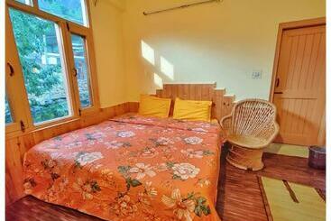 پانسیون Enchanted Cottage