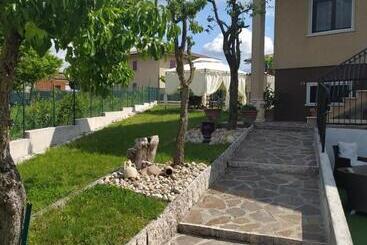 پانسیون Villa Rita