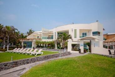 Artisan Family Hotels And Resort Collection Playa Esmeralda