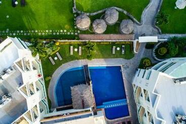 Artisan Family Hotels And Resort Collection Playa Esmeralda