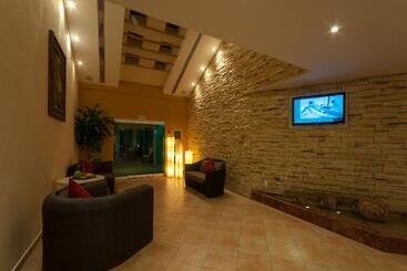 Artisan Family Hotels And Resort Collection Playa Esmeralda