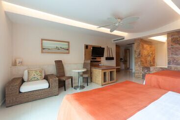 Artisan Family Hotels And Resort Collection Playa Esmeralda