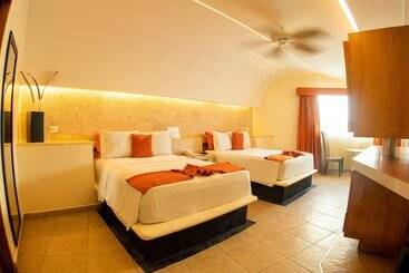 Artisan Family Hotels And Resort Collection Playa Esmeralda