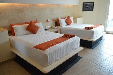 Artisan Family Hotels And Resort Collection Playa Esmeralda