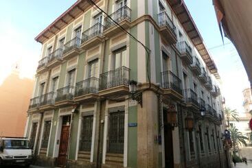 مسافرخانه Les Monges Palace Boutique