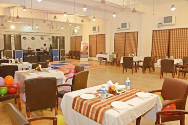 בית מלון כפרי Click Resort Corbett Tiger Den