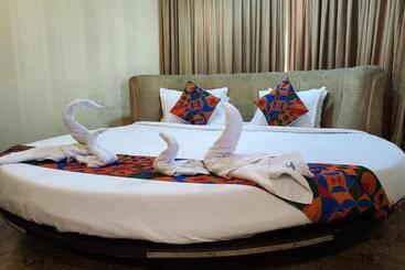 هتل Crystal Paark Inn By Blu Orchid Groups