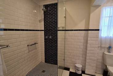 هتل Hathaway Guest House