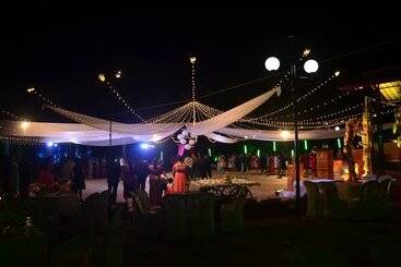 هتل Indismart Woodbourne Resort
