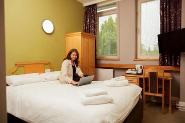 هتل Kents Hill Park Training & Conference Centre