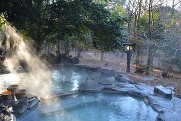 هتل Kirishima Onsen Ryokojin Sanso