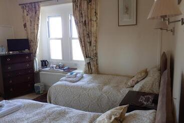 هتل Lily Hill Farm