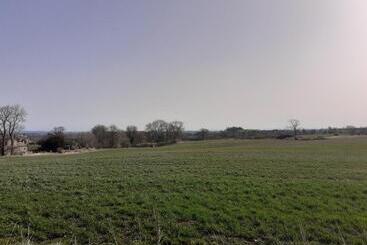هتل Lily Hill Farm