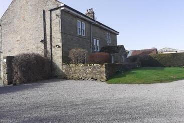 هتل Lily Hill Farm