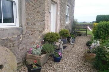 هتل Lily Hill Farm