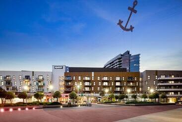 هتل Quest Docklands