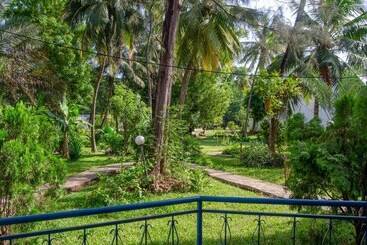 Sai Rock Beach Hotel & Spa