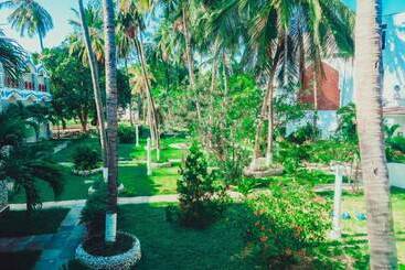 Sai Rock Beach Hotel & Spa